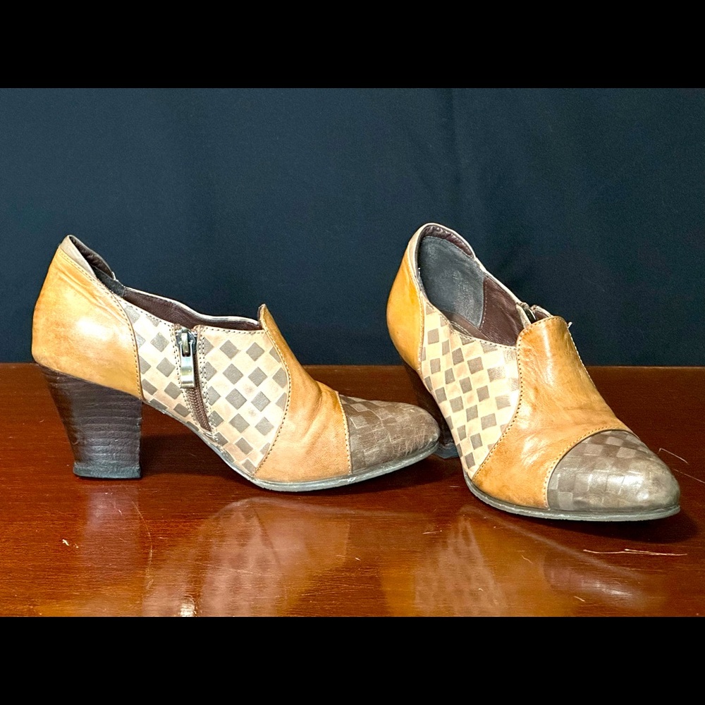 L’ Atiste Spring Step Tan Leather Checkered Bootie